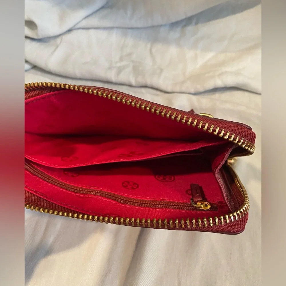Tory Burch Fuchsia Landon Leather Wristlet - Picture 5 of 15